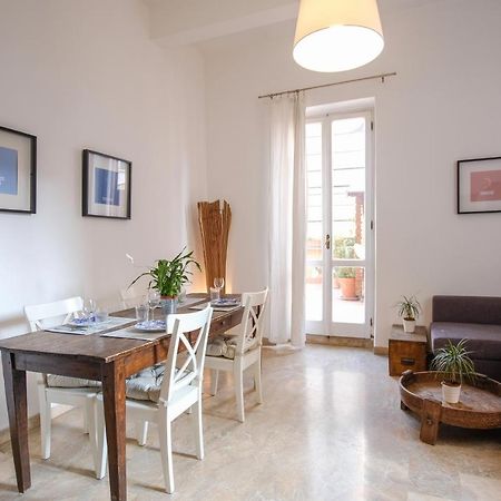 Spacious Apartment With Big Terrace At Colosseum Róma Kültér fotó