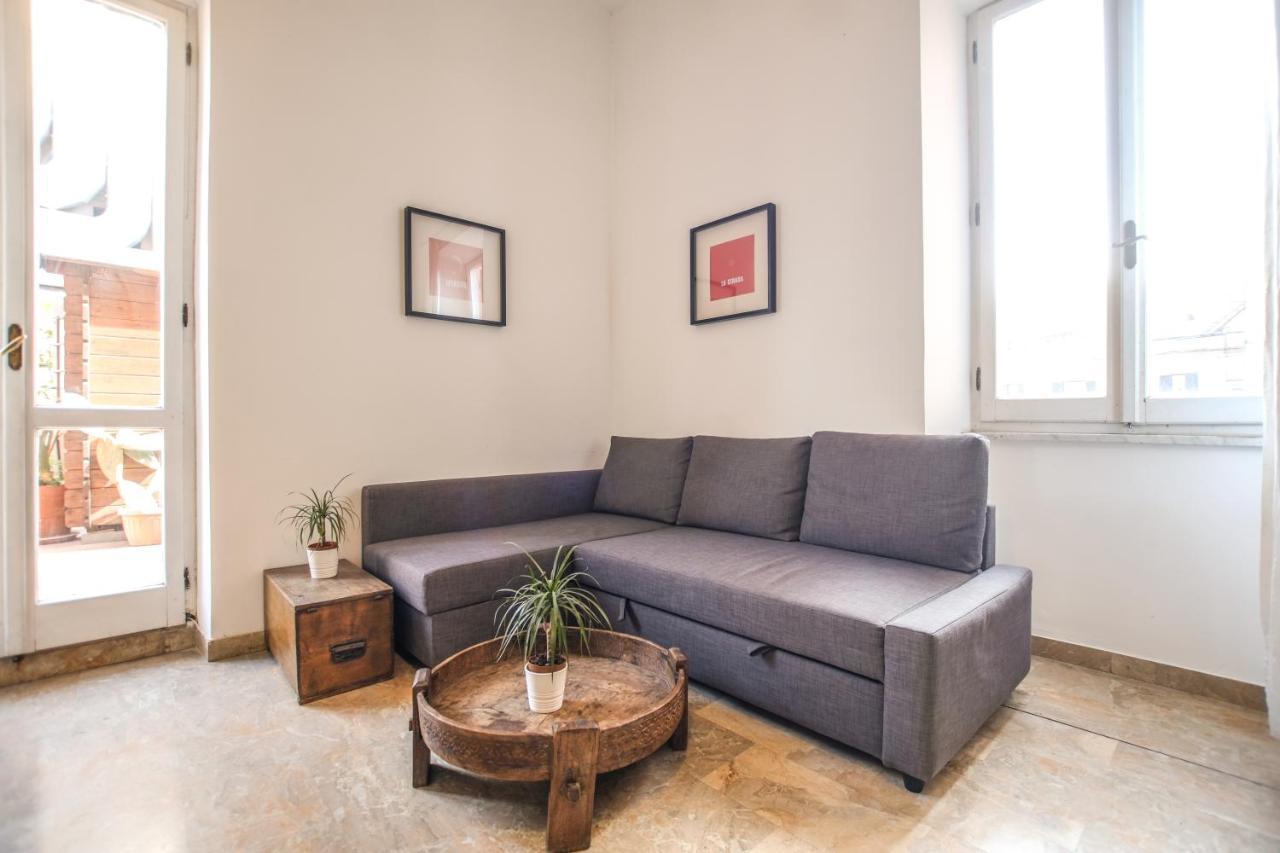 Spacious Apartment With Big Terrace At Colosseum Róma Kültér fotó