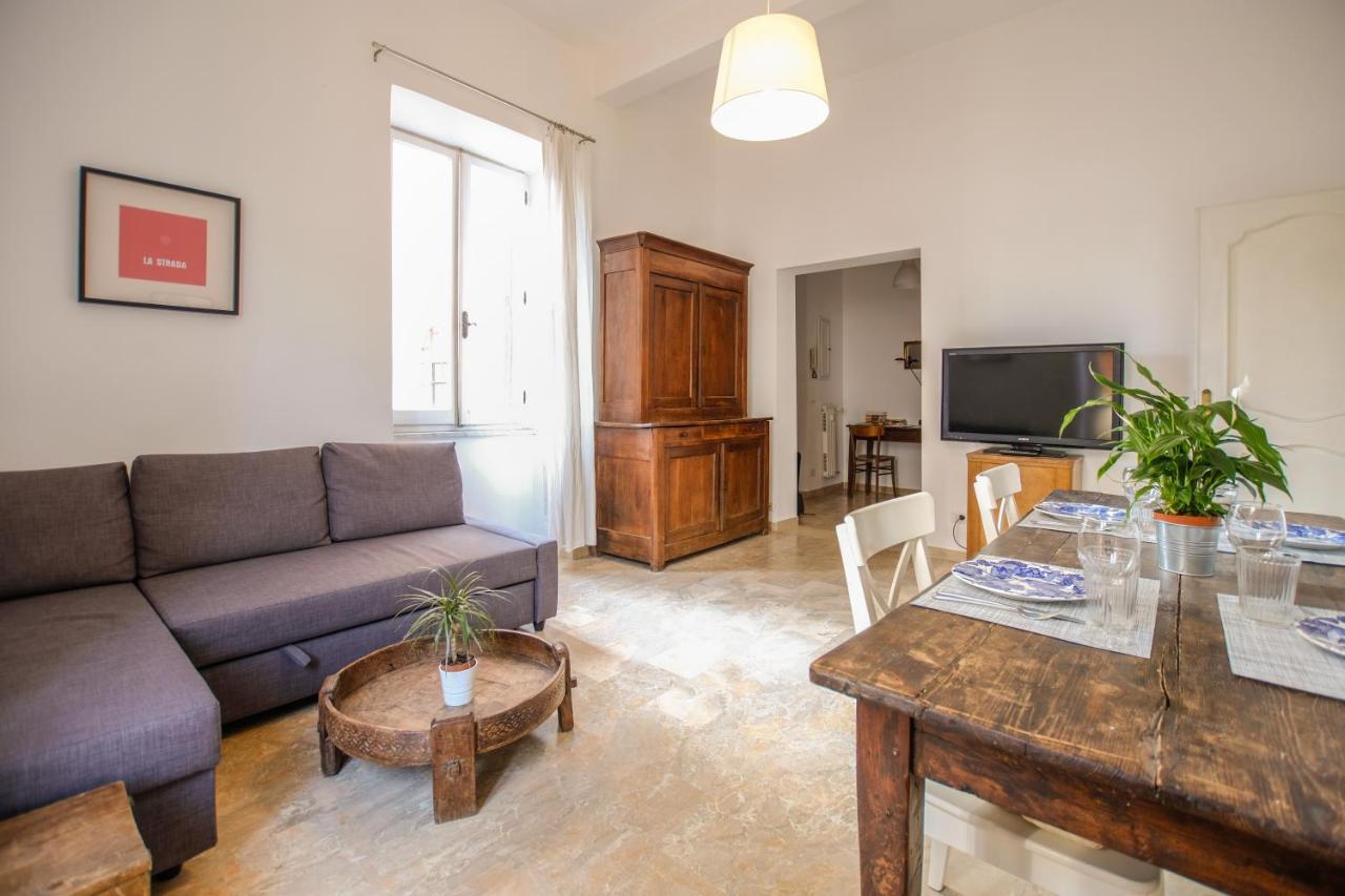 Spacious Apartment With Big Terrace At Colosseum Róma Kültér fotó