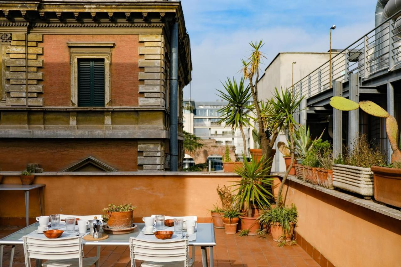 Spacious Apartment With Big Terrace At Colosseum Róma Kültér fotó