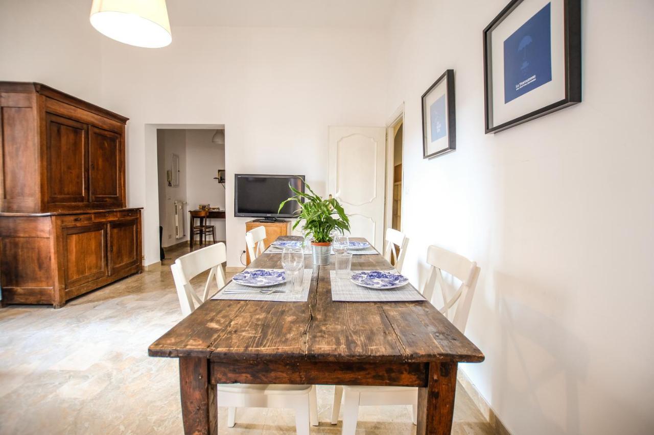 Spacious Apartment With Big Terrace At Colosseum Róma Kültér fotó