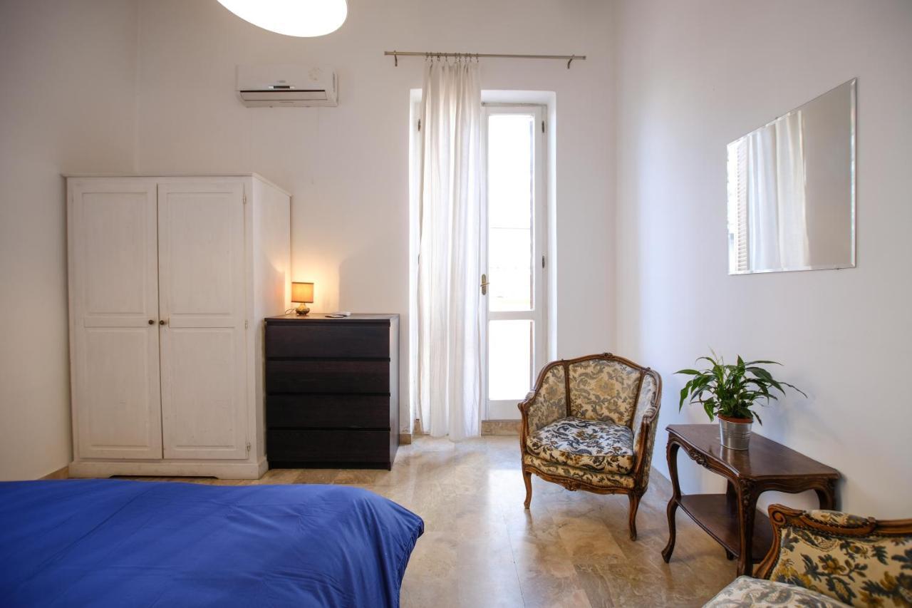 Spacious Apartment With Big Terrace At Colosseum Róma Kültér fotó
