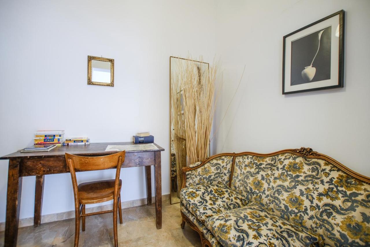 Spacious Apartment With Big Terrace At Colosseum Róma Kültér fotó